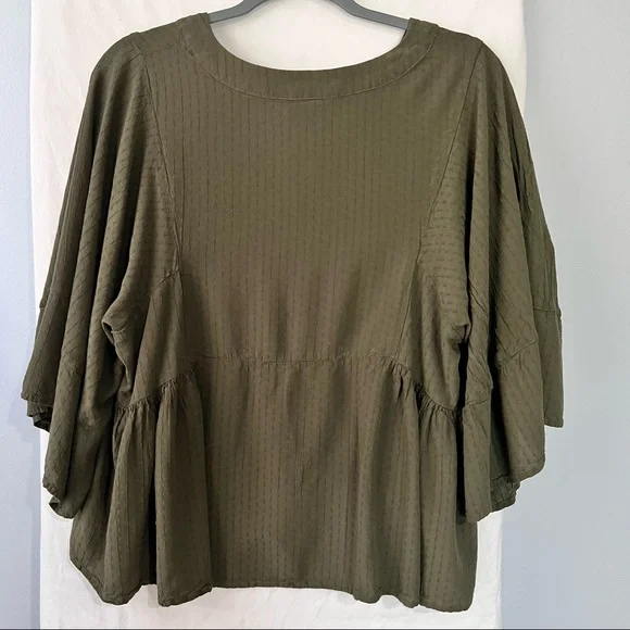 Express Casual Flowy Green Tunic Style Top in Women’s Size Medium - Picture 4 of 5